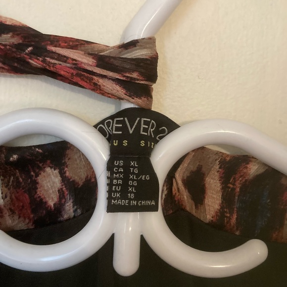 Long Sleeve, Large Pattern, Belted Dress. - Picture 2 of 2